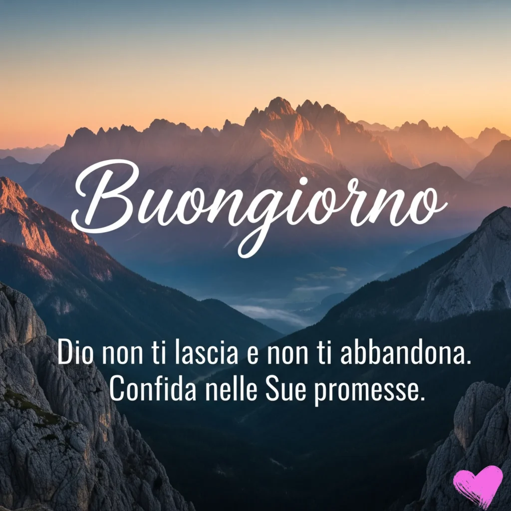 Un'alba mozzafiato su cime maestose e frastagliate. Le parole "Buongiorno" e "Dio non ti lascia e non ti abbandona. Confida nelle Sue promesse." sono scritti in bianco sull'immagine.